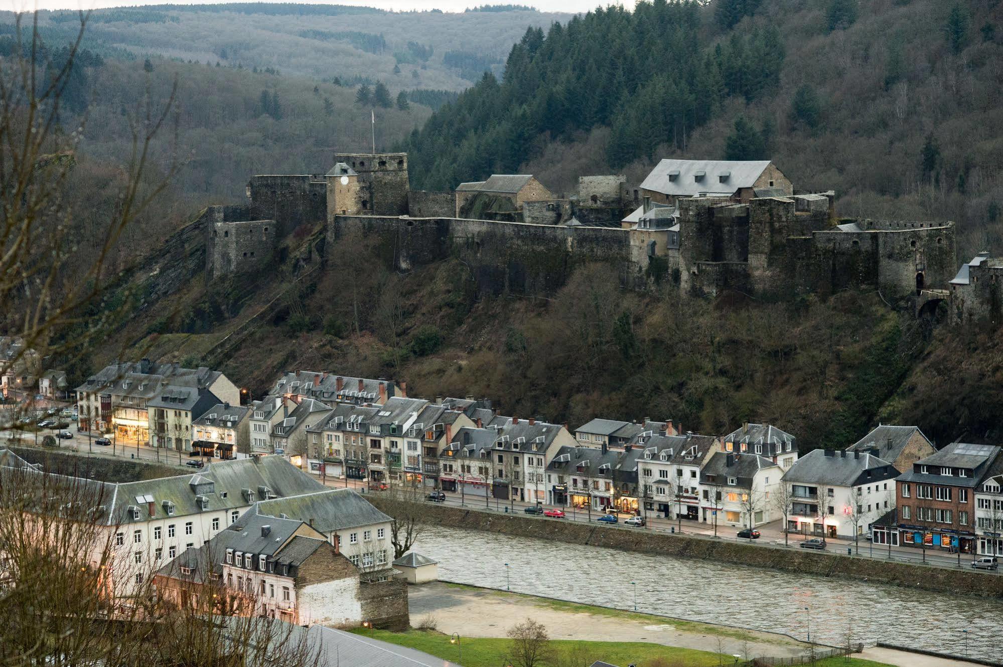 Auberge De Jeunesse De Bouillon Bagian luar foto